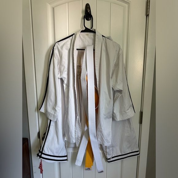 High-Quality Hapkido Martial Arts Uniform with Belts – Fits Size Small - Picture 2 of 6